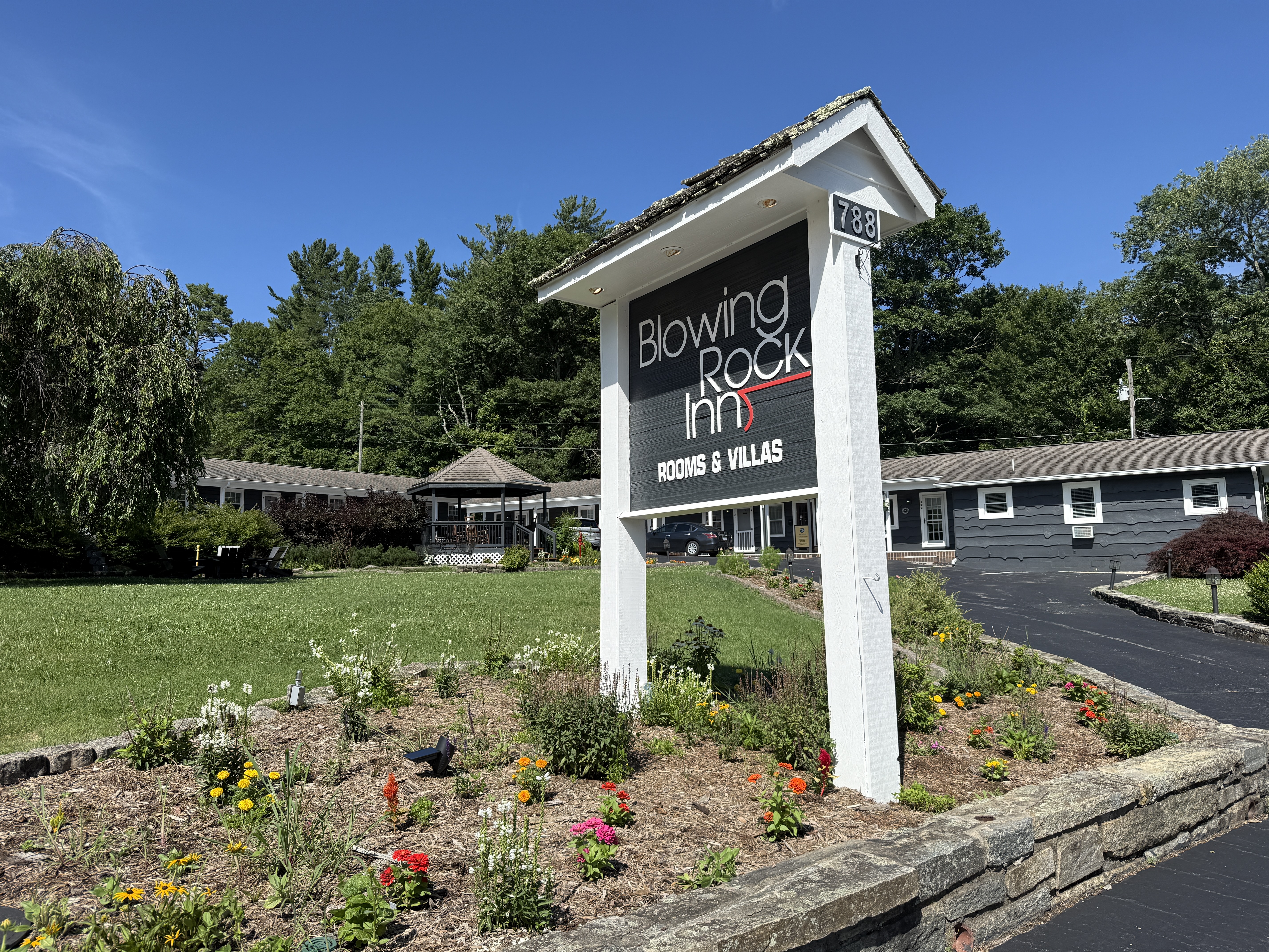 Blowing Rock Inn Sign